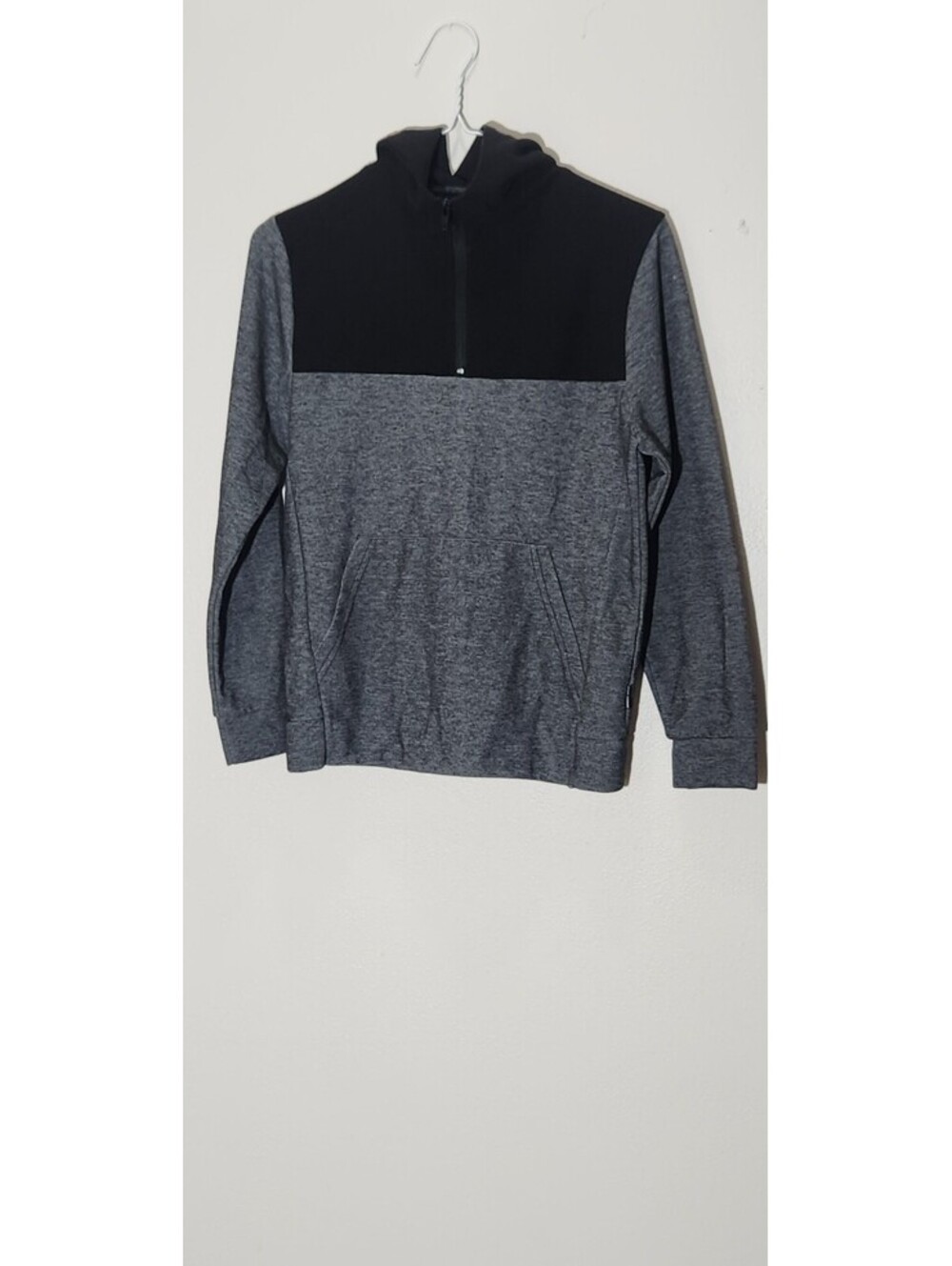 Ocean Current Men's Medium Gray and Black Half-Zip Hoodie Sweatshirt